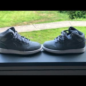 Jordan Retro 1 size 5Y